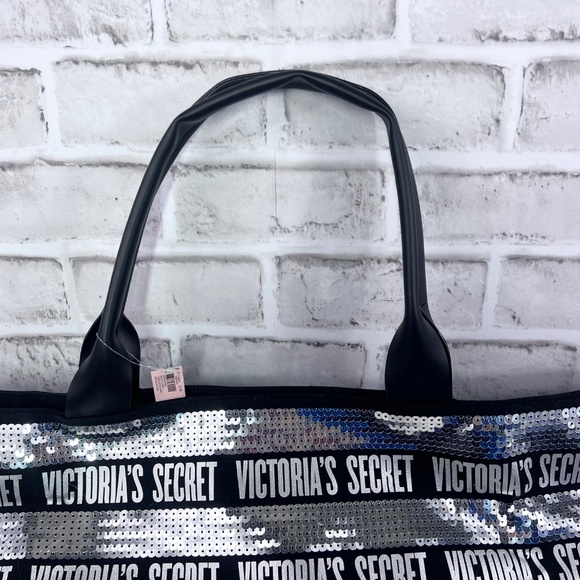 NWT🤩 |•VICTORIA'S SECRET•| Sparkly Silver Sequin Tote & Matching Make Up Bag - Picture 5 of 12